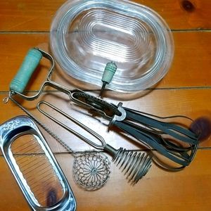 5 Vintage kitchen items